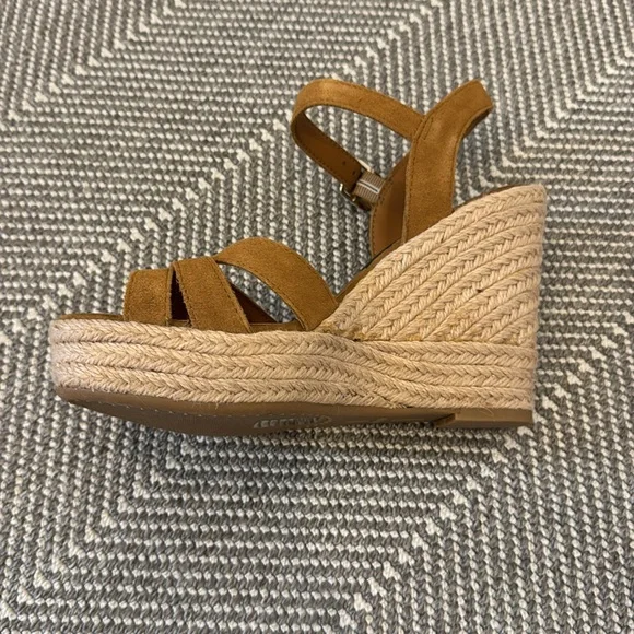 Dolce Vita Tan Wedge Sandals - Picture 10 of 10